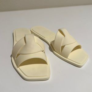 Zara Slides